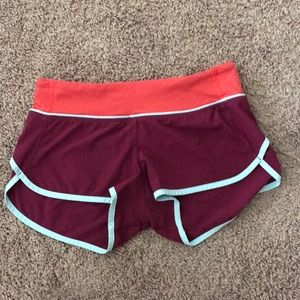 Lulu shorts!! Size 4 great condition